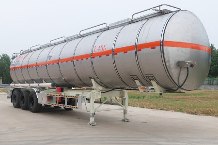 景阳岗牌13米32吨3轴腐蚀性物品罐式运输半挂车(SFL9402GFW)