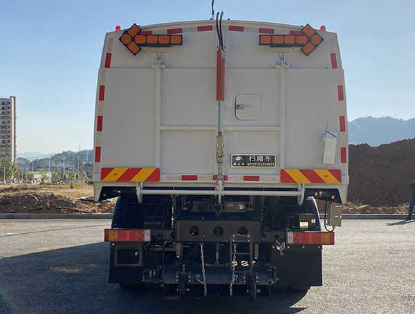 福龍馬牌FLM5180TSLDF6掃路車公告圖片