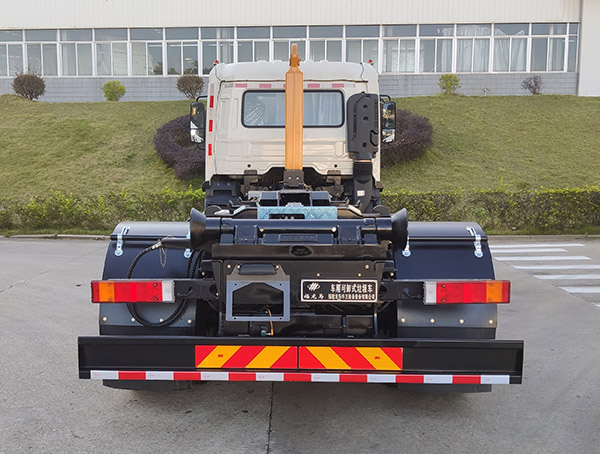福龍馬牌FLM5180ZXXDF6車廂可卸式垃圾車公告圖片