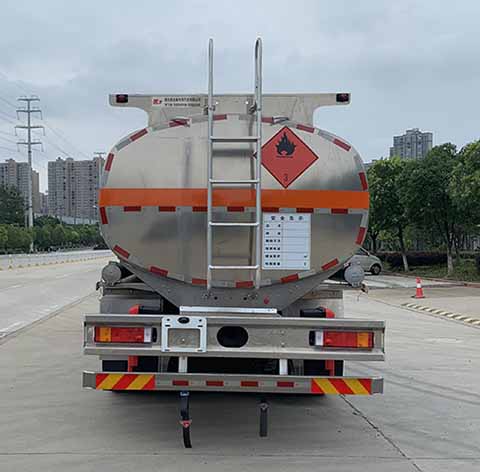 楚飞牌CLQ5261GYY6DA铝合金运油车公告图片