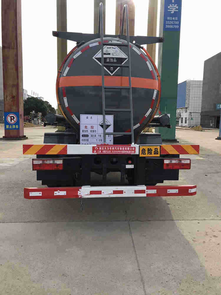 大力牌DLQ5181GFWXP6腐蚀性物品罐式运输车公告图片