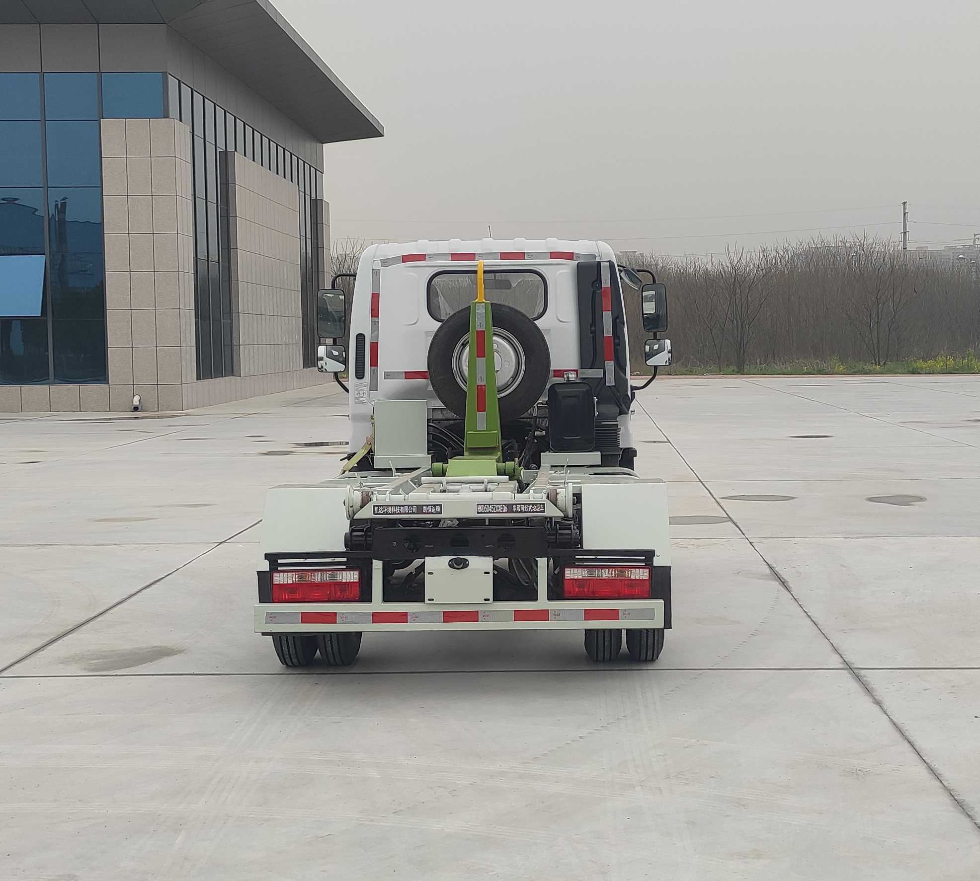 凱恒達(dá)牌HKD5045ZXXEQ6車廂可卸式垃圾車公告圖片