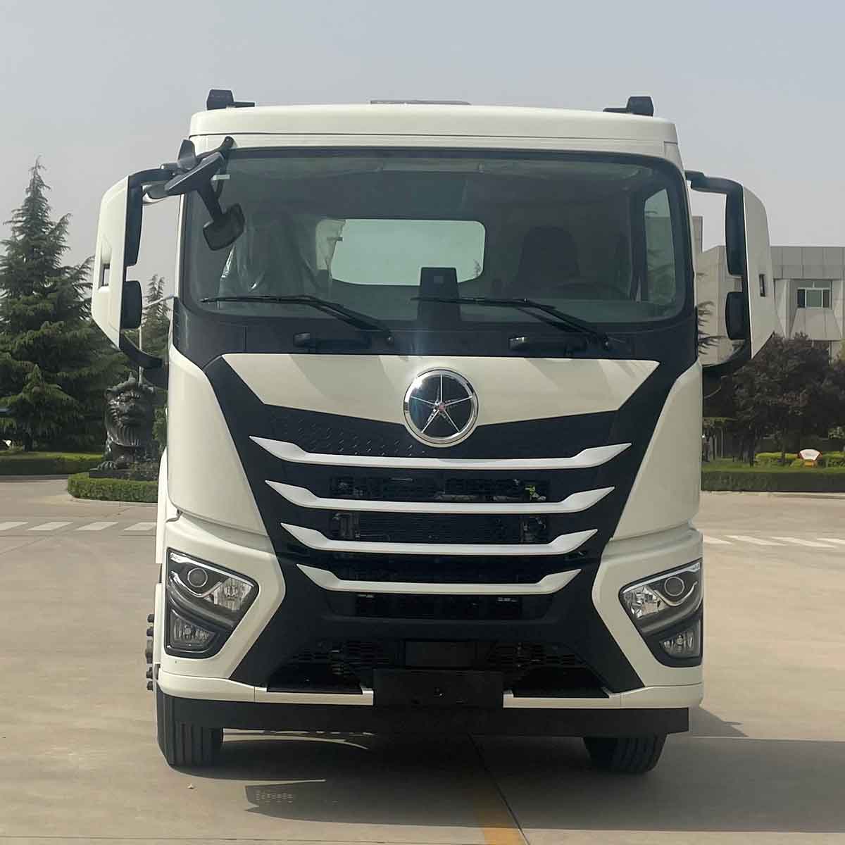 大運(yùn)牌CGC5251CCYD6DBDM倉柵式運(yùn)輸車公告圖片