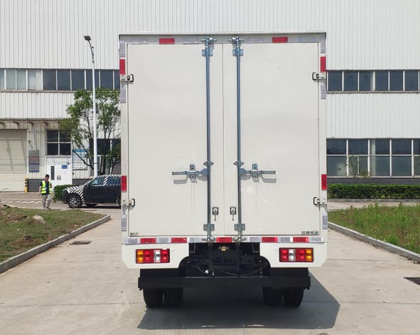 江鈴牌JX5041XXYTSGC26廂式運(yùn)輸車公告圖片