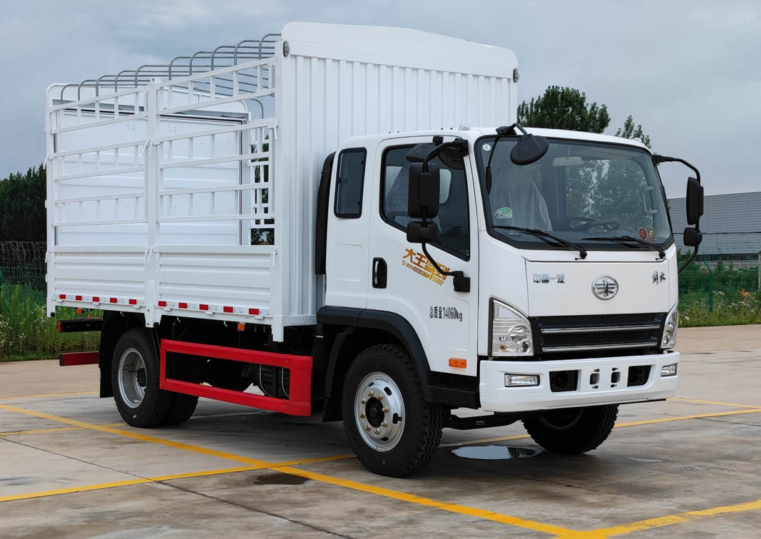 解放牌CA5140CCYP40K42L2E6A85倉(cāng)柵式運(yùn)輸車(chē)公告圖片