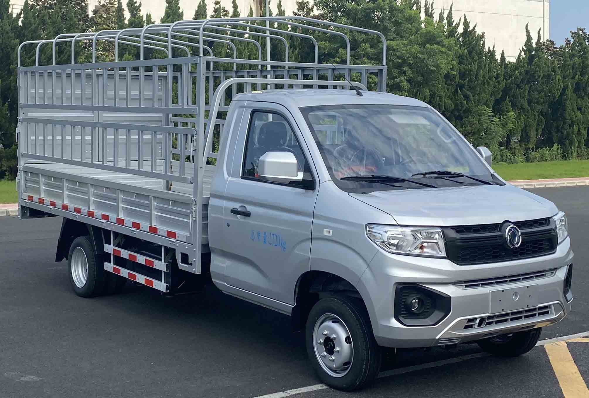 東風牌DXK5030CCYC34HL倉柵式運輸車公告圖片