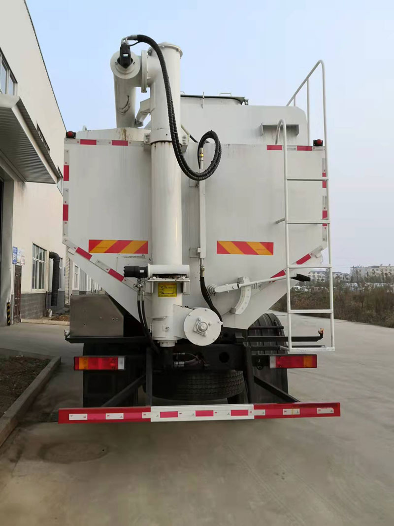 龍牧雙星牌LMX5250ZSLEX6散裝飼料運(yùn)輸車(chē)公告圖片