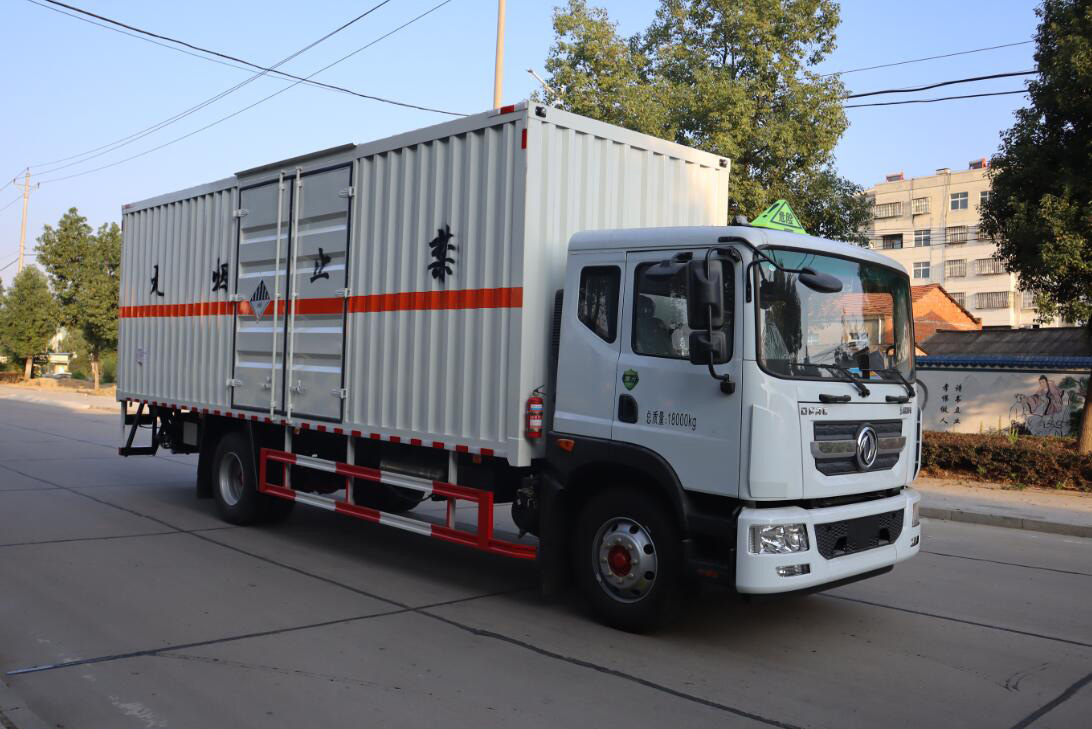 中汽力威牌HLW5180XZWEQ6雜項(xiàng)危險(xiǎn)物品廂式運(yùn)輸車公告圖片