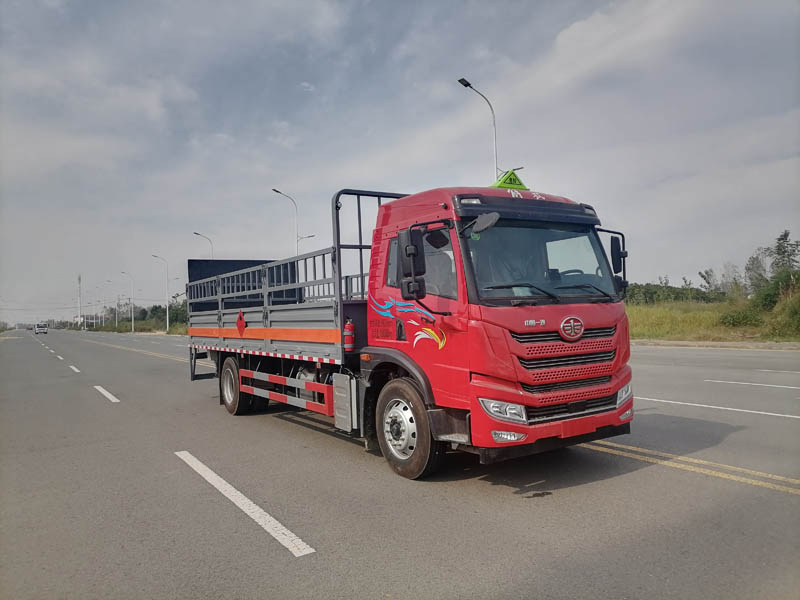 大力牌DLQ5182TQPCA6氣瓶運(yùn)輸車(chē)公告圖片