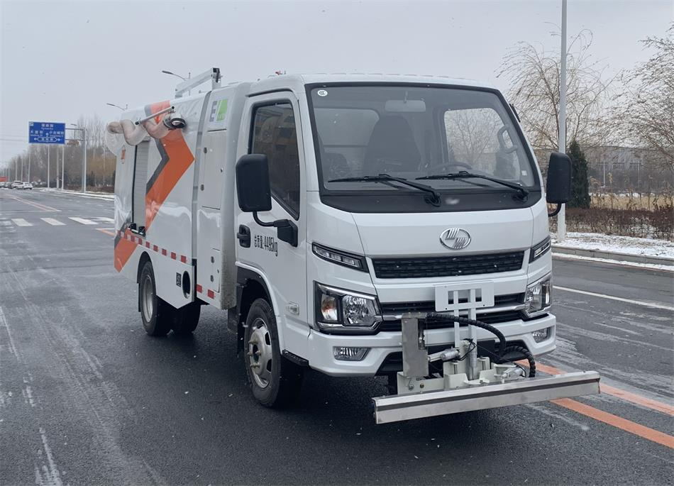 環(huán)科德恒牌LDH5040TYHEV純電動路面養(yǎng)護車公告圖片