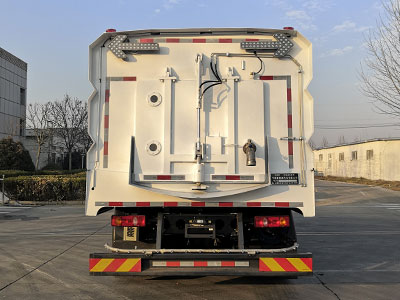 东岳牌ZTQ5180TXSE2M53BEV纯电动洗扫车公告图片