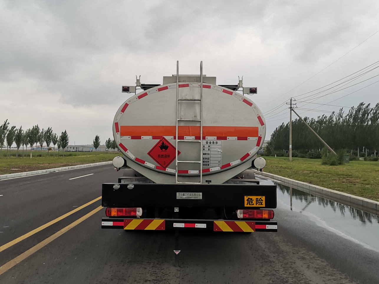 耐力牌KSZ5323GYY運(yùn)油車公告圖片