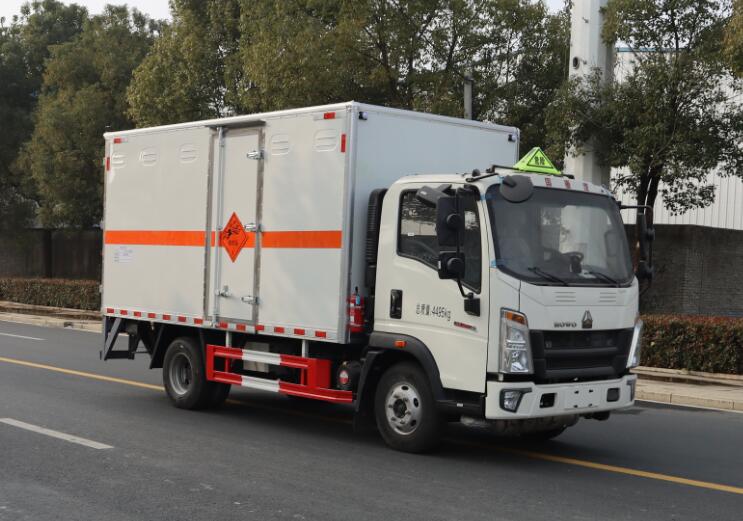 中汽力威牌HLW5041XQYZZ6爆破器材運輸車公告圖片