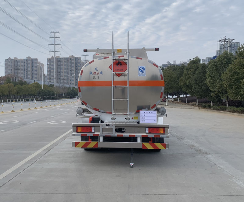 楚飞牌CLQ5326GYY6DA铝合金运油车公告图片