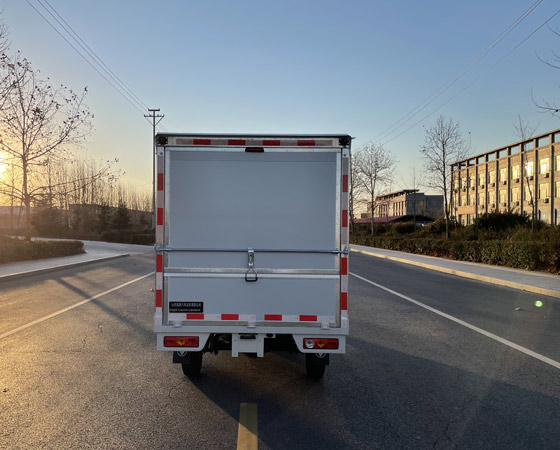 拓路星牌TLV5020XYK-A2翼開(kāi)啟廂式車公告圖片