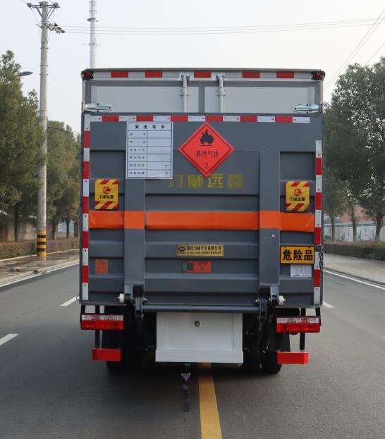 中汽力威牌HLW5075XRQEQ6易燃氣體廂式運輸車公告圖片