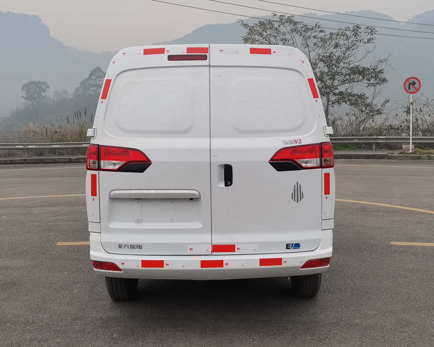 北京牌BJ5032XXYDMN5X3BEV純電動廂式運輸車公告圖片