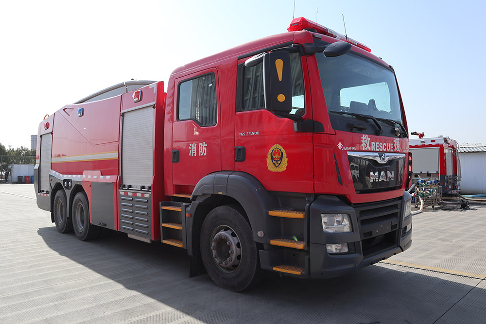 SJD5282GXFPM120/MEA 捷达消防牌泡沫消防车图片