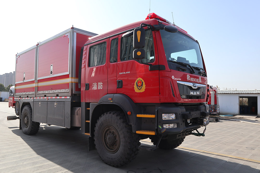SJD5174TXFQC200/MEA 捷达消防牌器材消防车图片