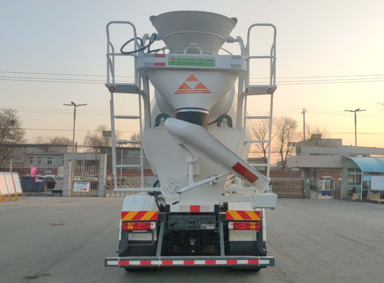 亚特重工牌TZ5317GJBZCTBEV纯电动混凝土搅拌运输车公告图片