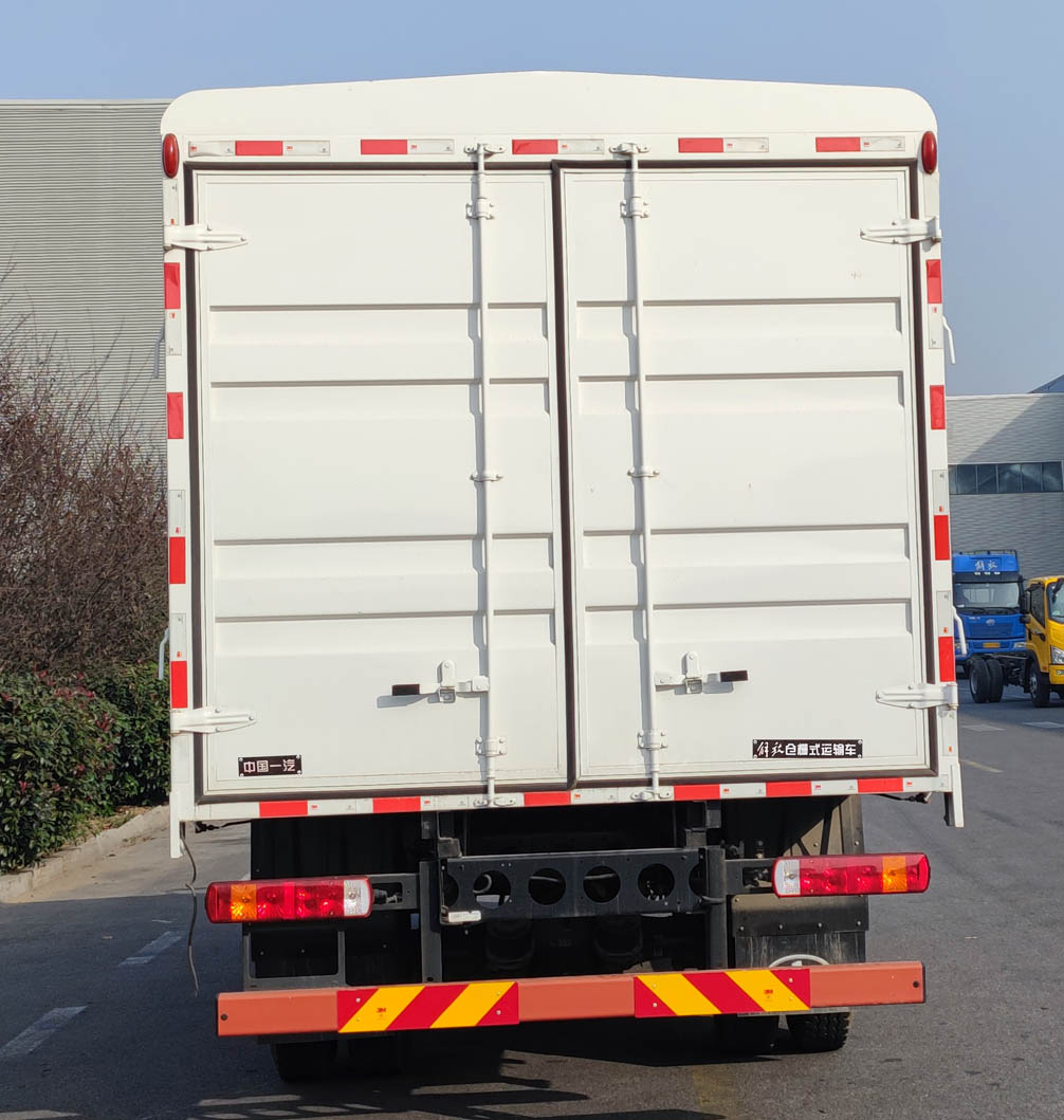 解放牌CA5100CCYP40K62L4E6A84倉(cāng)柵式運(yùn)輸車(chē)公告圖片