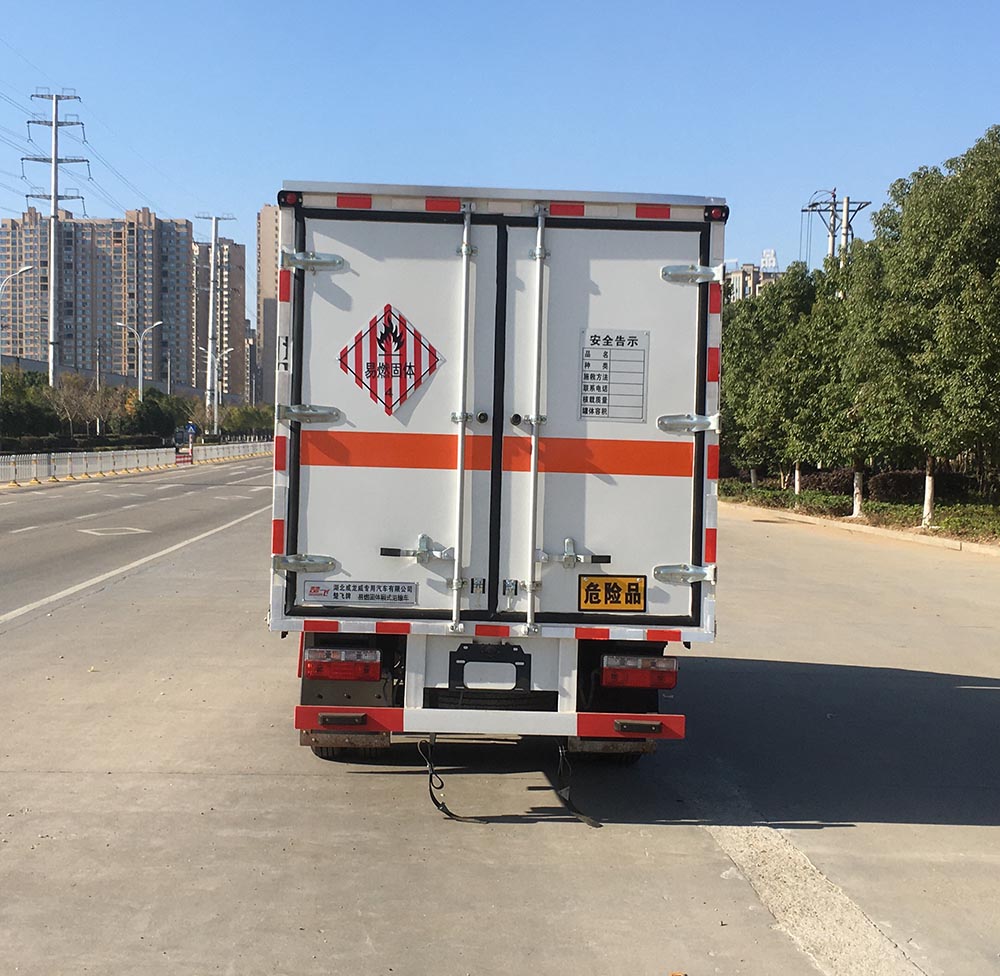 楚飛牌CLQ5040XRG6E易燃固體廂式運(yùn)輸車公告圖片