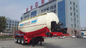 下灰半挂车