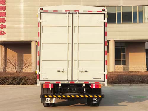 凱馬牌KMC5042CCYC336DP6倉柵式運(yùn)輸車公告圖片