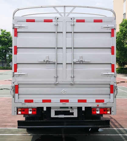 長(zhǎng)安牌SC5031CCYFRS63倉(cāng)柵式運(yùn)輸車公告圖片