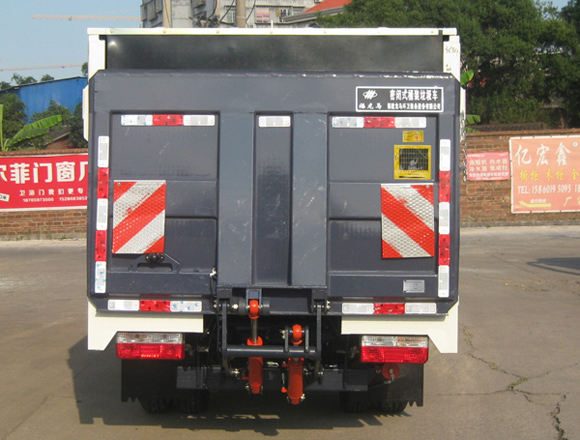 福龍馬牌FLM5030XTYDG6密閉式桶裝垃圾車公告圖片