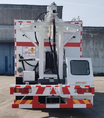 澳瑞凱牌BBQ5320THR現(xiàn)場(chǎng)混裝乳化炸藥車公告圖片