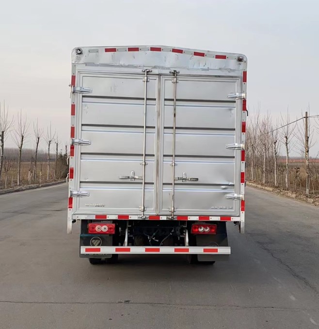 福田牌BJ5048CCY9JDA-AB4倉(cāng)柵式運(yùn)輸車(chē)公告圖片