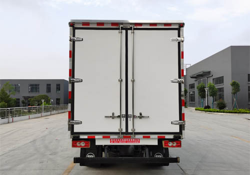 伴君長(zhǎng)興牌AAA5048XLCBJ6冷藏車公告圖片