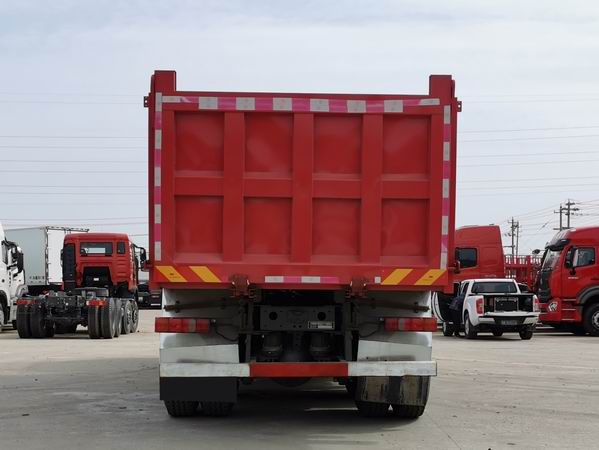 豪沃牌ZZ5317ZLJV256JF1自卸式垃圾車(chē)公告圖片