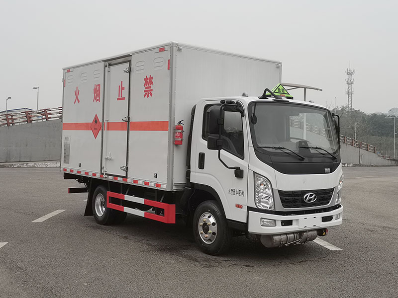 現(xiàn)代牌CHM5041XRYZDC33T易燃液體廂式運輸車公告圖片