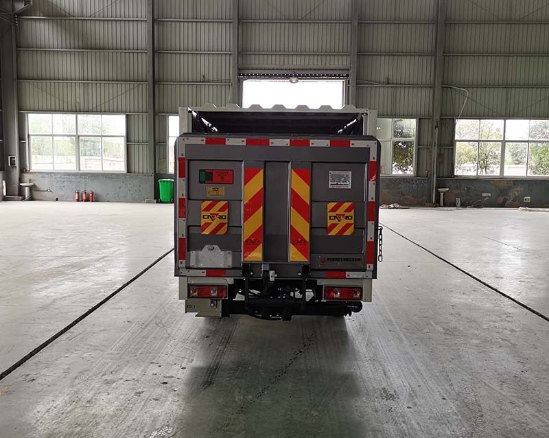 中汽牌ZQZ5033XTYSA6密閉式桶裝垃圾車公告圖片