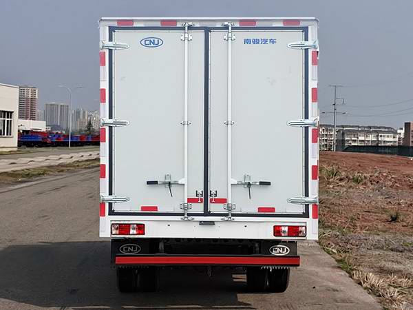 南駿牌NJA5040XXYTD31A廂式運(yùn)輸車公告圖片