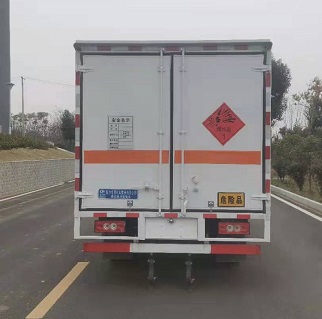 程力威牌CLW5041XQYB6爆破器材運(yùn)輸車公告圖片