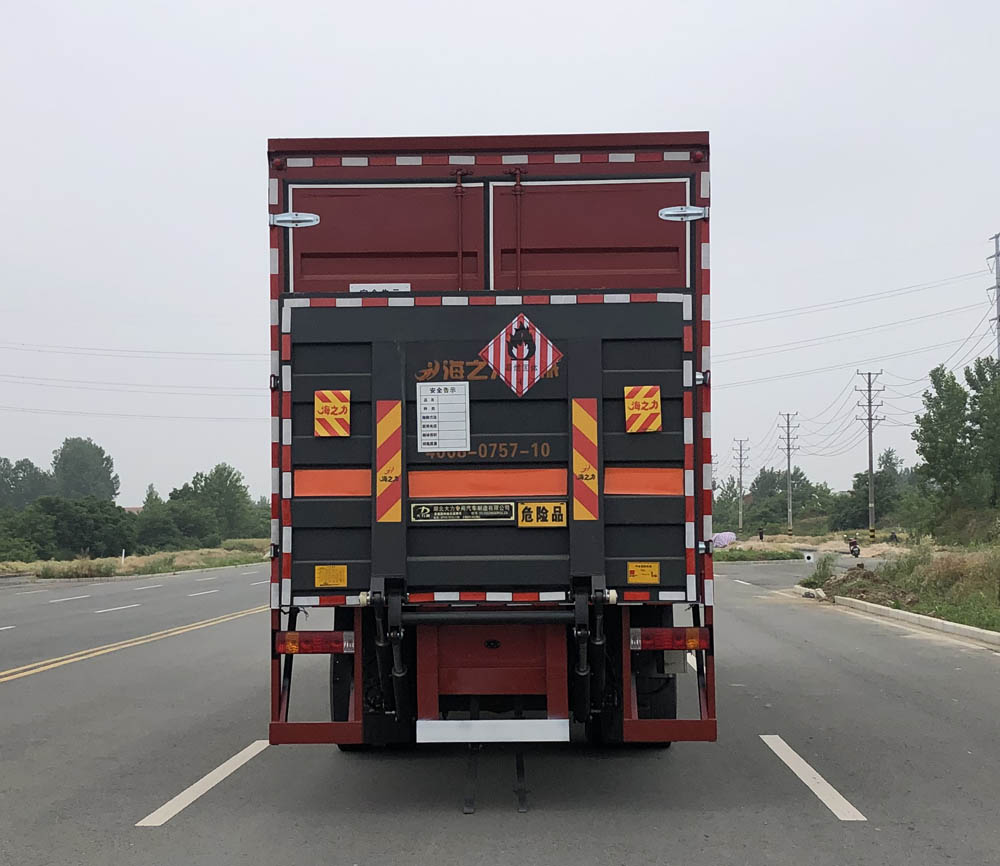 大力牌DLQ5260XRGLZ6易燃固體廂式運輸車公告圖片