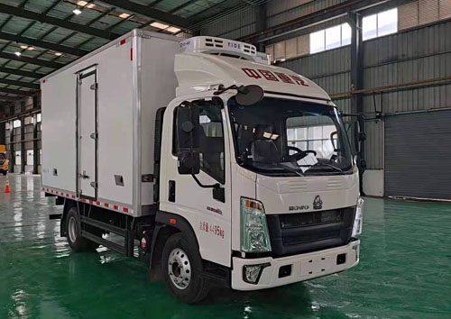 伴君長(zhǎng)興牌AAA5047XLCZZ6冷藏車公告圖片