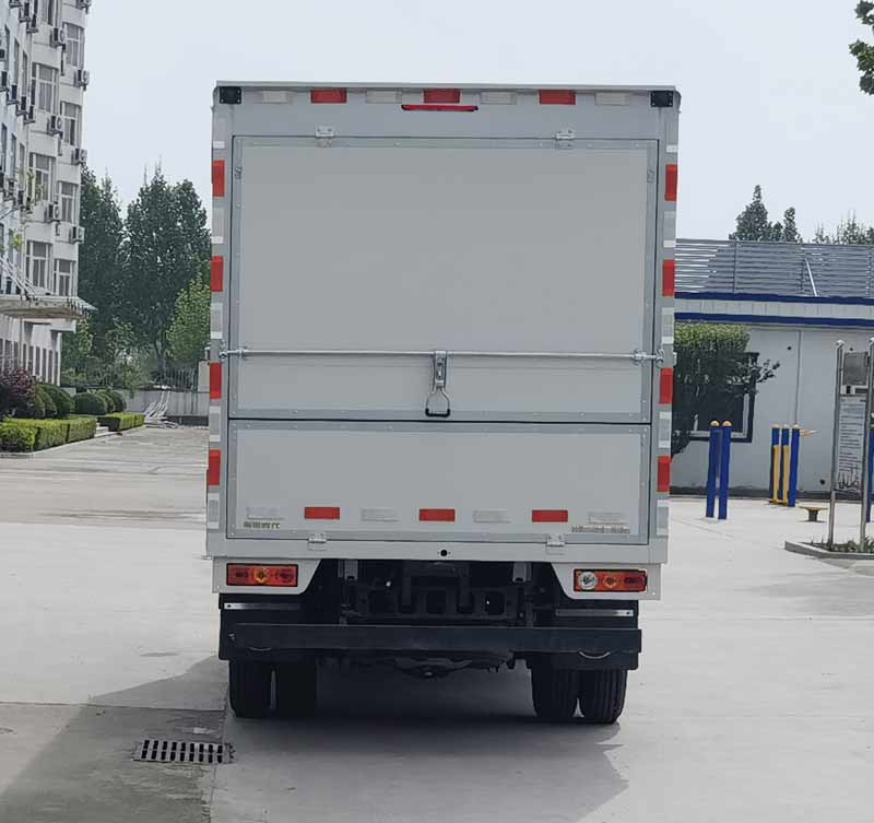 福田牌BJ5035XYK5JV5-01翼開(kāi)啟廂式車(chē)公告圖片