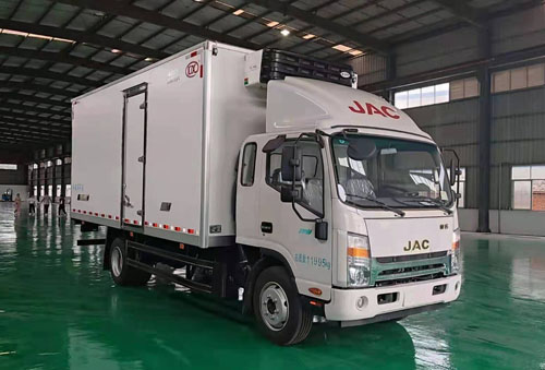 伴君長(zhǎng)興牌AAA5128XLCJAC6冷藏車公告圖片