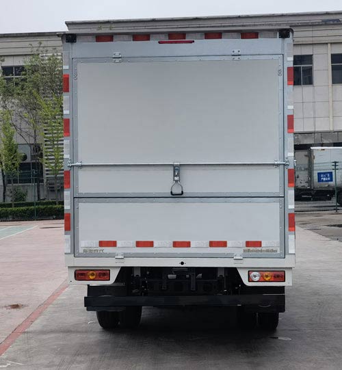 福田牌BJ5035XYK4AV7-01翼開(kāi)啟廂式車公告圖片