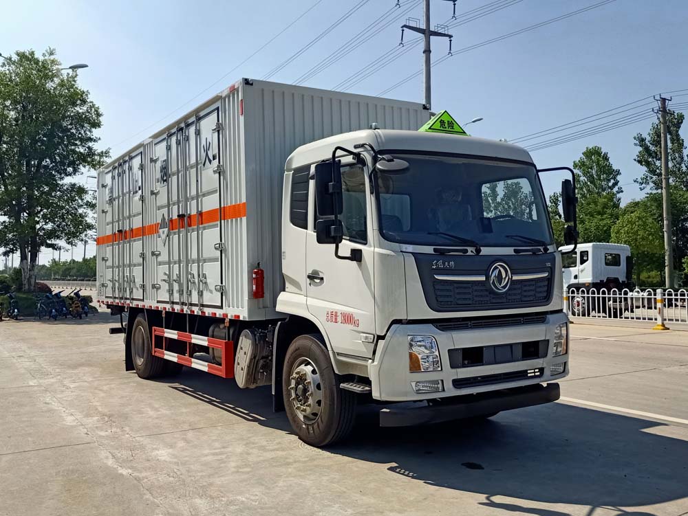 楚飛牌CLQ5180XZW6D雜項危險物品廂式運輸車公告圖片