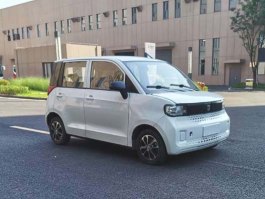 纯电动轿车