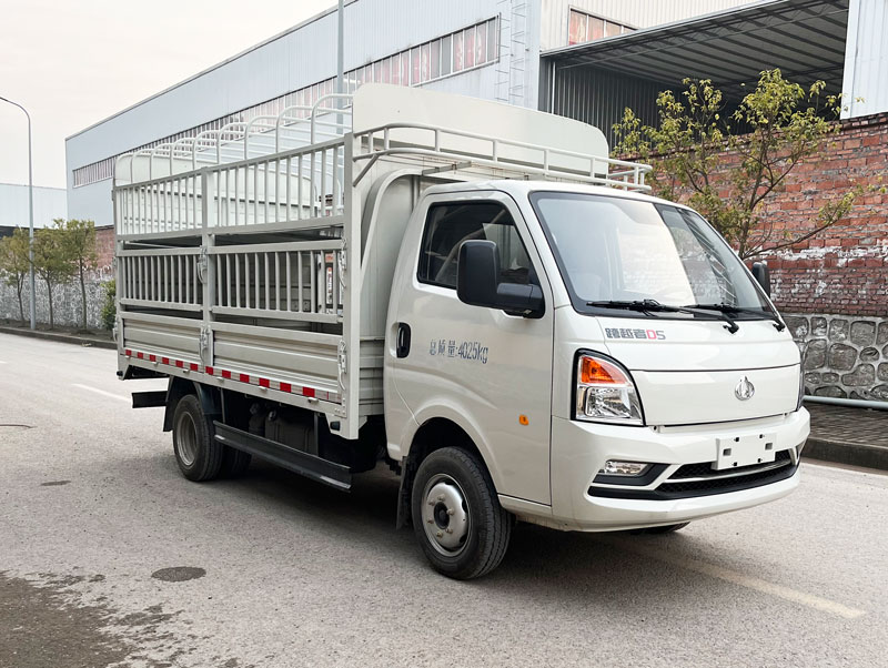 長(zhǎng)安牌SC5040CCYUFD64倉(cāng)柵式運(yùn)輸車公告圖片