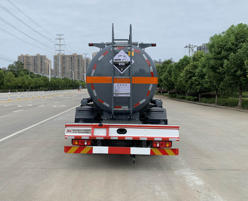楚飞牌CLQ5180GFW6D腐蚀性物品罐式运输车公告图片