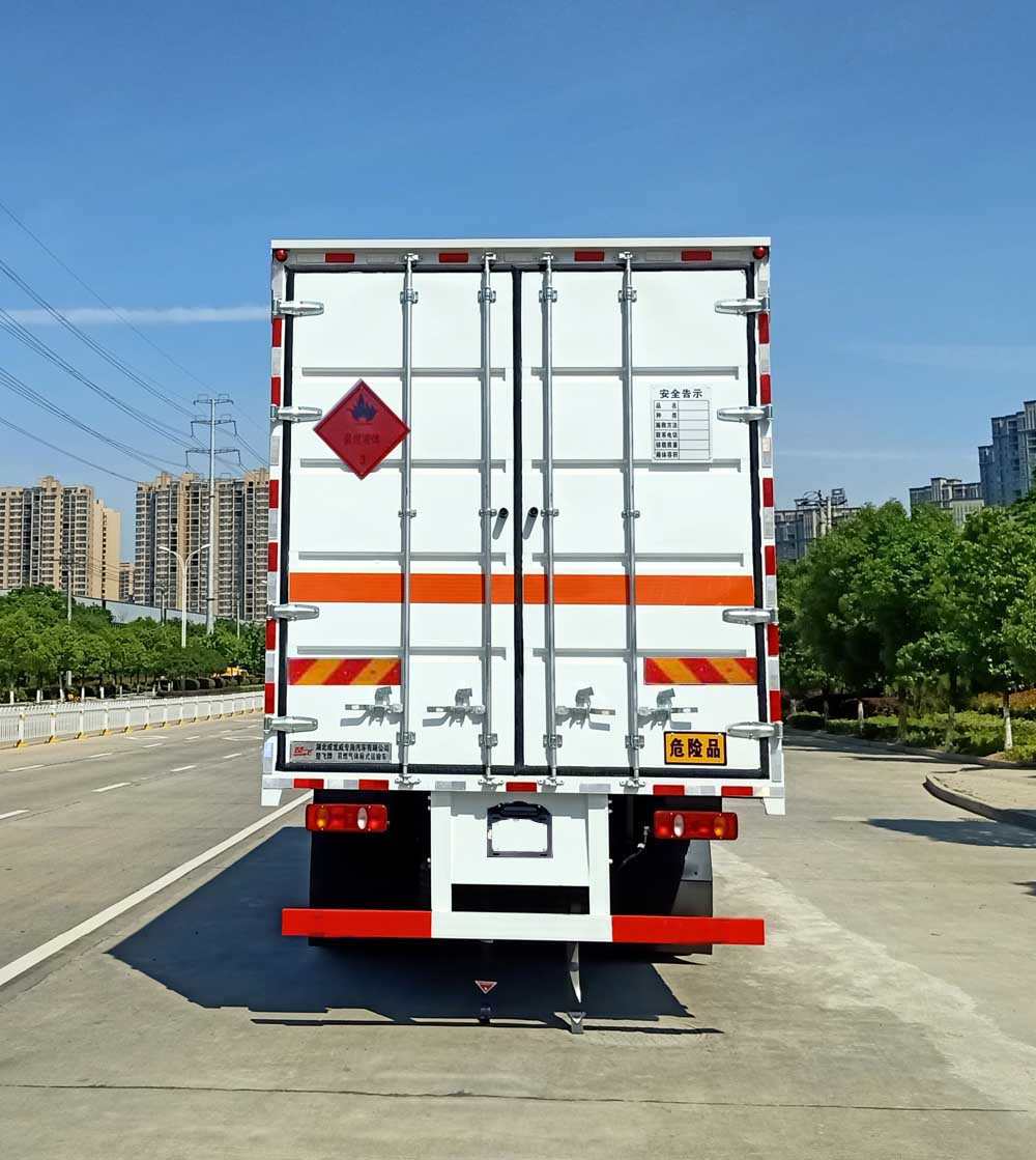 楚飛牌CLQ5260XRY6D易燃液體廂式運(yùn)輸車公告圖片