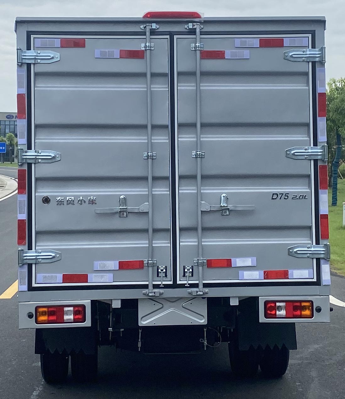 東風(fēng)牌DXK5030XXYC34HL廂式運輸車公告圖片