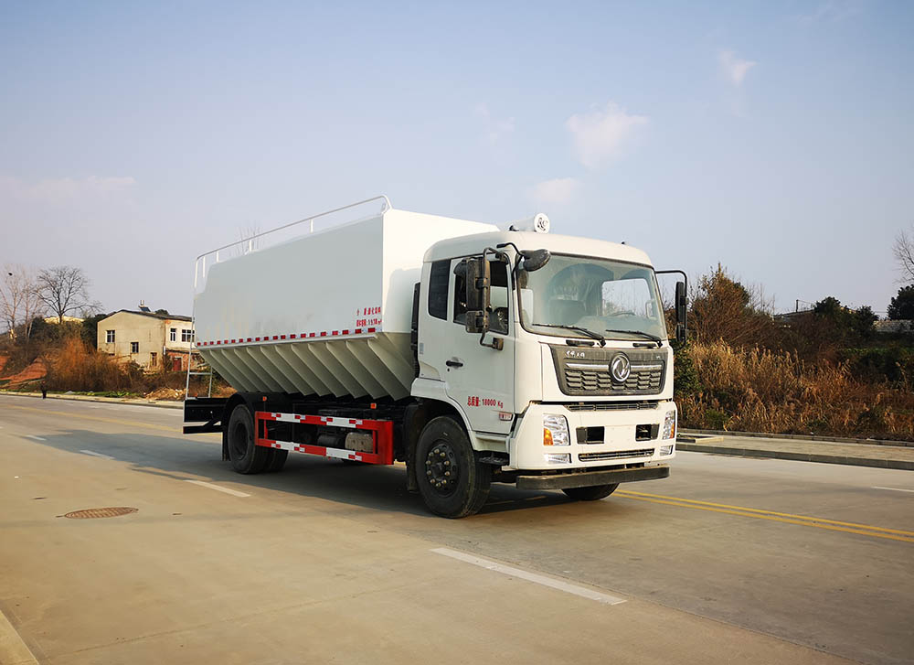 龙牧双星牌LMX5181ZSLDF6散装饲料运输车公告图片